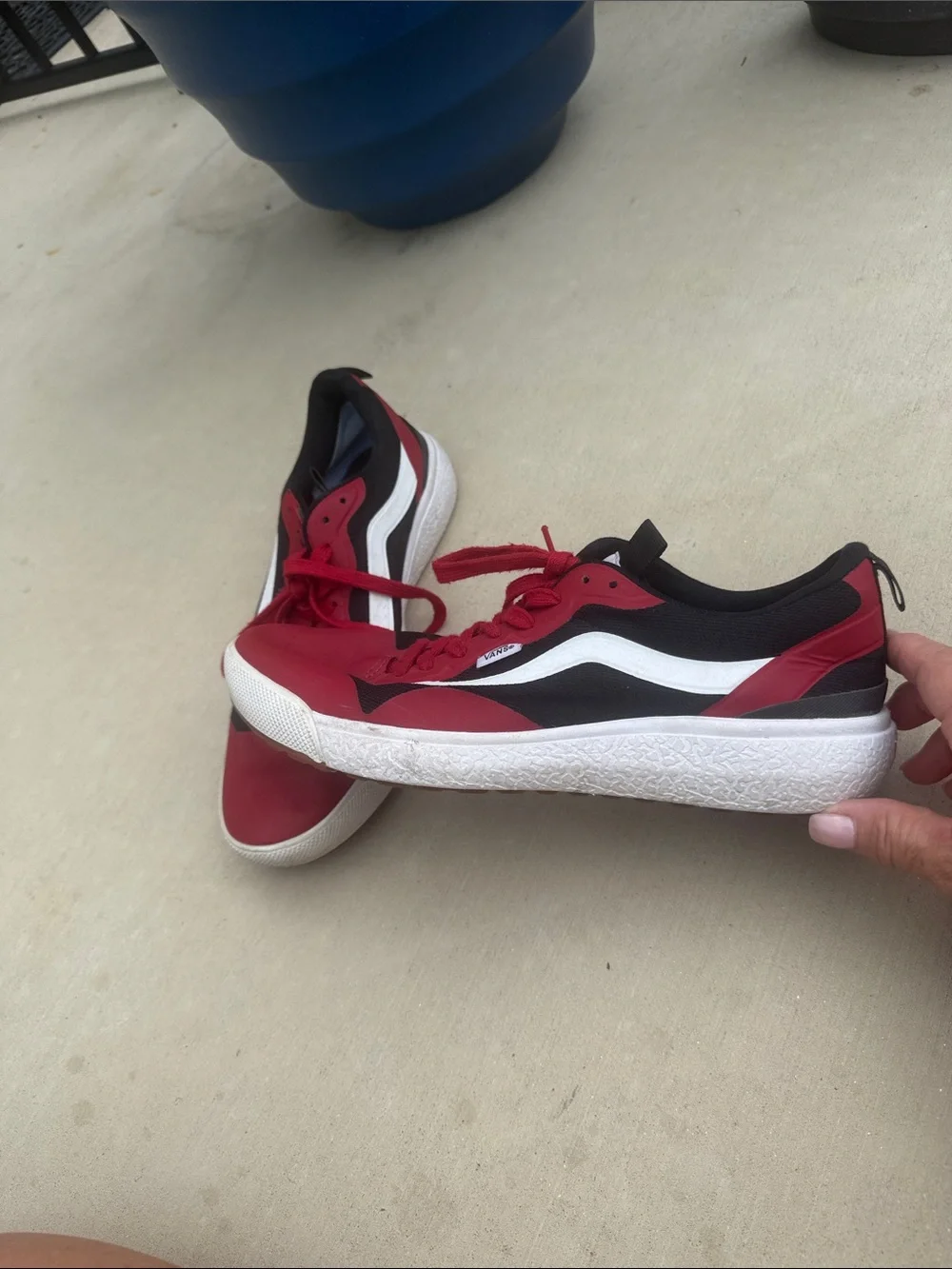 Vans Men’s UltraRange red, Black & White Low-Top Skate Sneakers